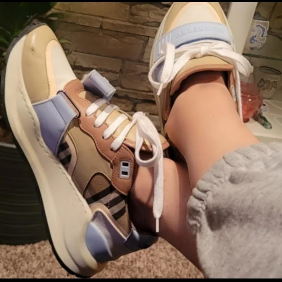 Burberry Sneakers - Picture 8 of 9